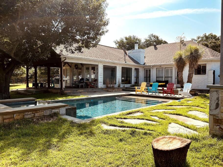 Beautiful Farmhouse W/ Pool On 6 Acres Ranch Aubrey Экстерьер фото