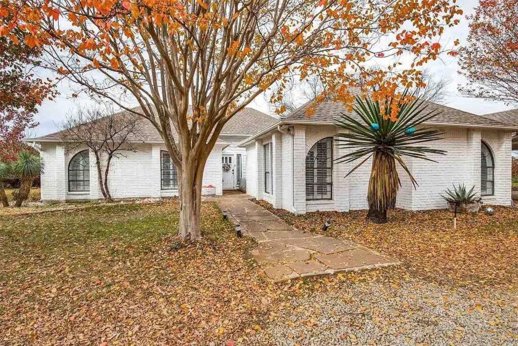 Beautiful Farmhouse W/ Pool On 6 Acres Ranch Aubrey Экстерьер фото
